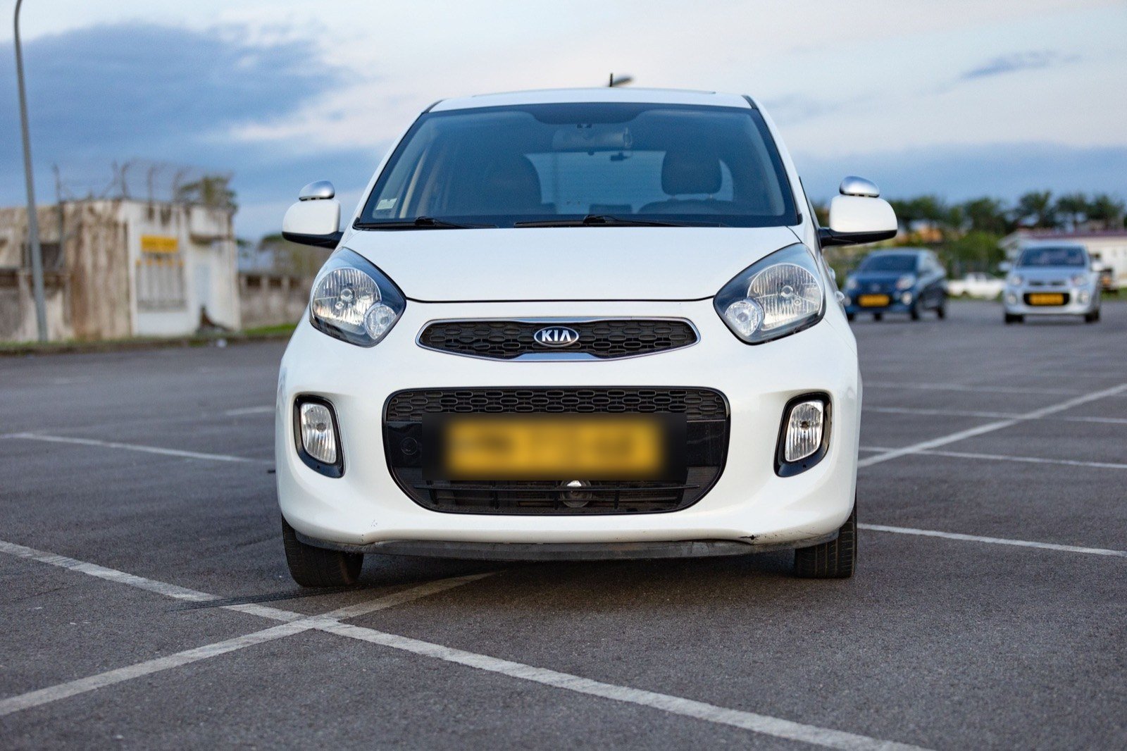 KIA Morning blanche